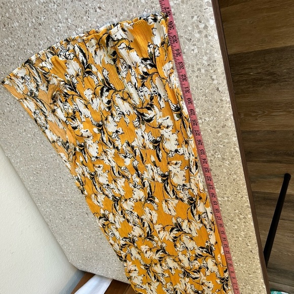 ICHI Women's yellow, white and black crêpe pull on stretch skirt - Picture 8 of 11